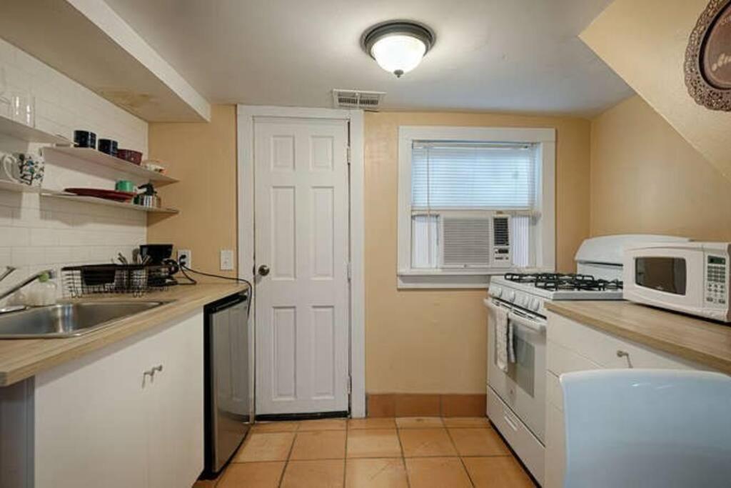 Centrally Located Cozy Tiny Loft, Near Acl, Sxsw, Zilker, 6Th Street Austin Exterior foto